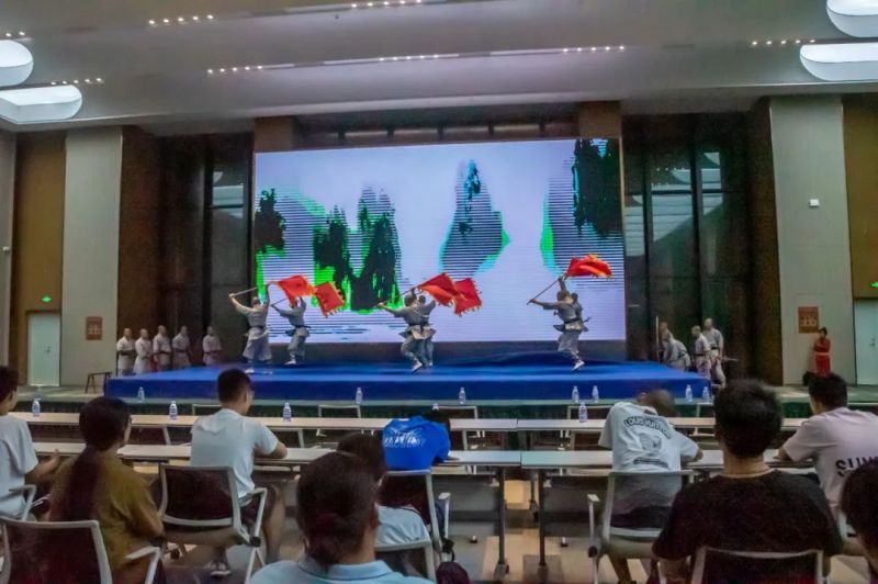拳风化春雨： 南少林寺武僧团公益演出温暖孤独症儿童